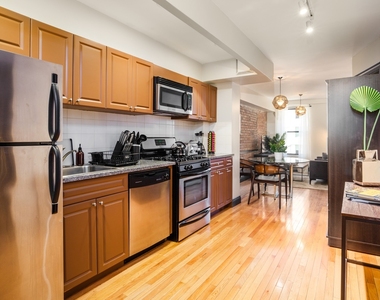 356 West 39th Street - Photo Thumbnail 5