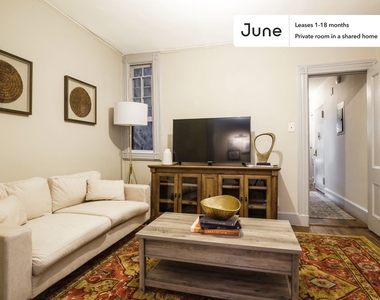 336 West 47th Street - Photo Thumbnail 2