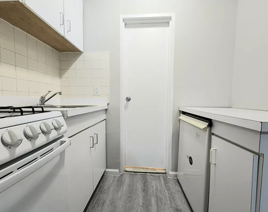 East 9th Street - Photo Thumbnail 3