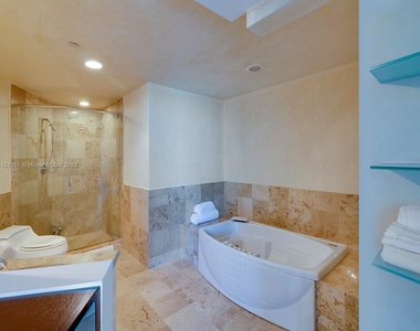 1455 Ocean Dr - Photo Thumbnail 8