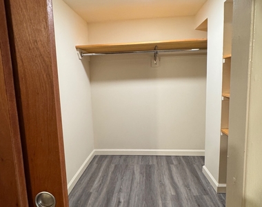 7606 17th Avenue - Photo Thumbnail 6