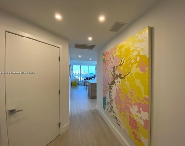 16385 Biscayne Blvd - Photo Thumbnail 1