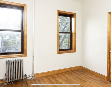 215 Franklin Street - Photo Thumbnail 4