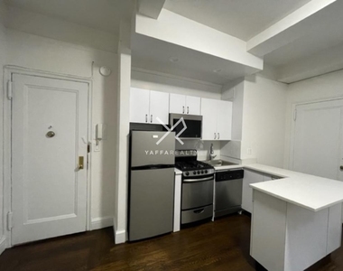 140 East 46th Street - Photo Thumbnail 3