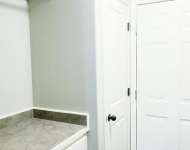 2509 Ridgecrest Drive - Photo Thumbnail 9