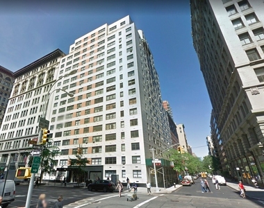 east 15th St Fifth Avenue - Photo Thumbnail 12