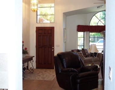 11018 W Poinsettia Drive - Photo Thumbnail 9