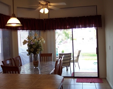 11018 W Poinsettia Drive - Photo Thumbnail 4