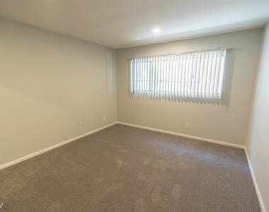 8375 Fountain Ave Apt 308 - Photo Thumbnail 7