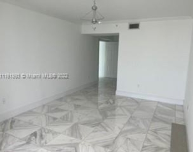 6301 Collins Ave - Photo Thumbnail 2