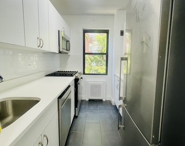 20 Beekman Place, 3F - Photo Thumbnail 2
