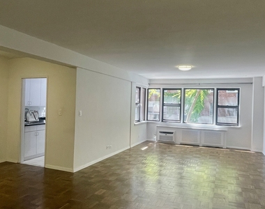 20 Beekman Place - Photo Thumbnail 1