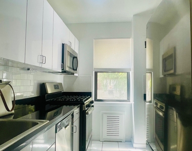 20 Beekman Place - Photo Thumbnail 6