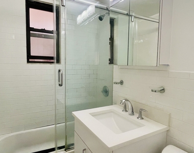 20 Beekman Place, 3F - Photo Thumbnail 12