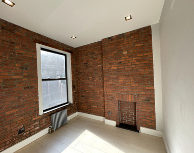 West 52nd street - Photo Thumbnail 5