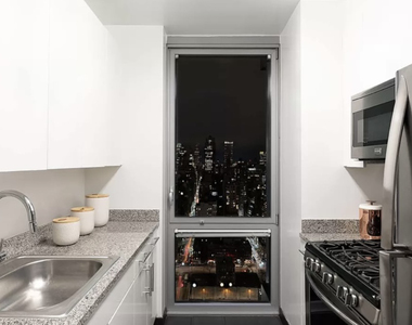 505 West 37th Street - Photo Thumbnail 3