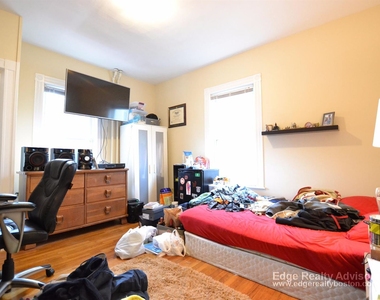 44 Falkland St - Photo Thumbnail 4