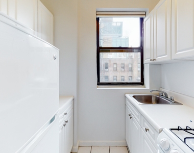 158 East 82nd Street - Photo Thumbnail 3