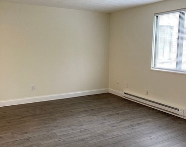 1461 - 69 Hillcrest Ave - Photo Thumbnail 2