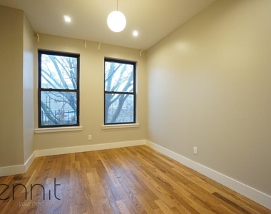 377 Manhattan Avenue - Photo Thumbnail 4