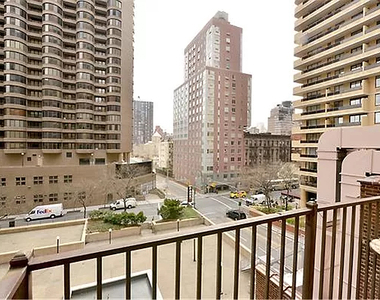 East 39th Street - Photo Thumbnail 3