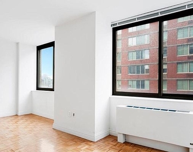 1500 Lexington Avenue - Photo Thumbnail 0