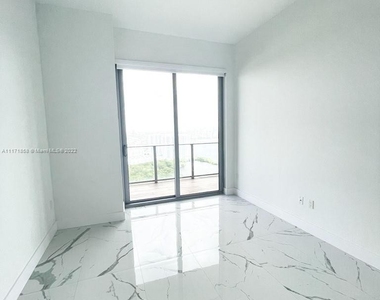 16385 Biscayne Blvd - Photo Thumbnail 7