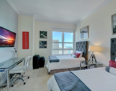 950 Brickell Bay Dr - Photo Thumbnail 0