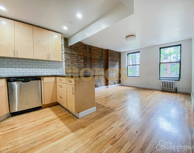 510 East 11th Street - Photo Thumbnail 3