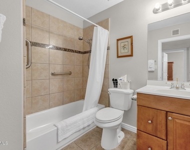 14247 N Boxwood Lane - Photo Thumbnail 5