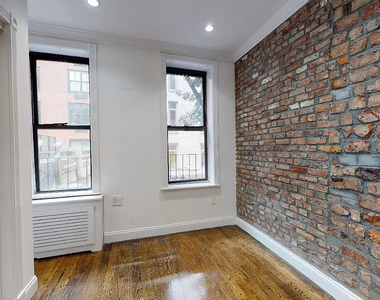 307 Mott Street - Photo Thumbnail 3