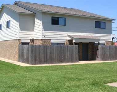 2819 Longmire Dr - Photo Thumbnail 11