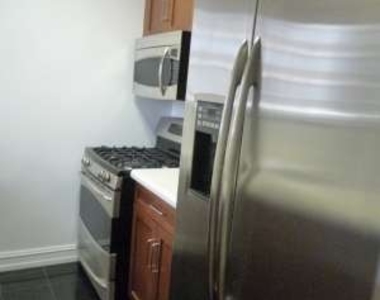 East 71st Street - Photo Thumbnail 4
