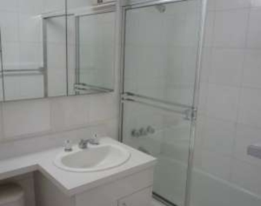 East 71st Street - Photo Thumbnail 10