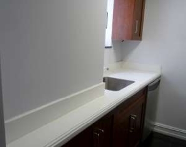 East 71st Street - Photo Thumbnail 3