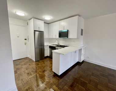 East 35th Street - Photo Thumbnail 4