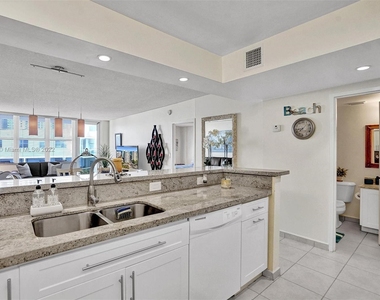 3725 S Ocean Dr - Photo Thumbnail 15