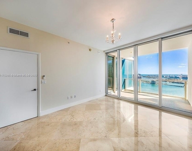 2020 N Bayshore Dr - Photo Thumbnail 3