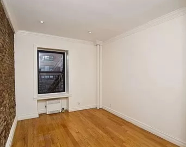 East 55th Street/ 3rd ave - Photo Thumbnail 6