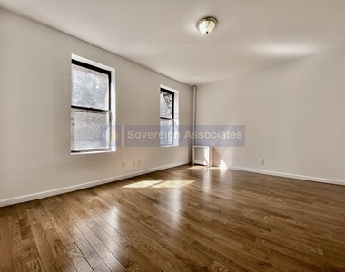 44 Bennett Avenue - Photo Thumbnail 2