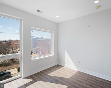 321 W Berks Street - Photo Thumbnail 17