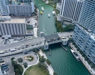 465 Brickell Ave - Photo Thumbnail 8