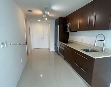 465 Brickell Ave - Photo Thumbnail 15