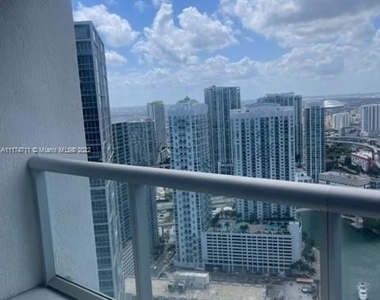 465 Brickell Ave - Photo Thumbnail 12