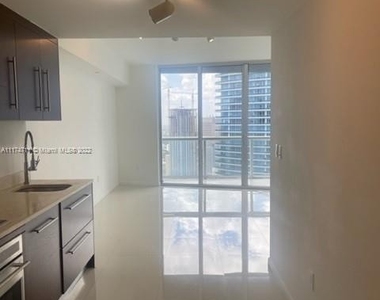 465 Brickell Ave - Photo Thumbnail 13