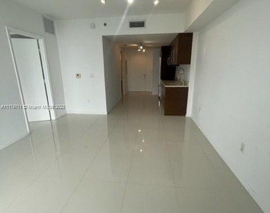 465 Brickell Ave - Photo Thumbnail 16