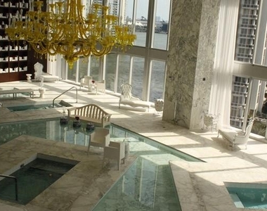 465 Brickell Ave - Photo Thumbnail 1