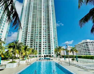 950 Brickell Bay Dr - Photo Thumbnail 18