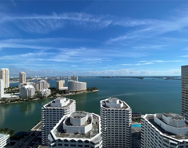 950 Brickell Bay Dr - Photo Thumbnail 11