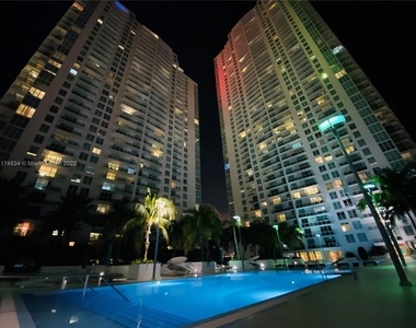 950 Brickell Bay Dr - Photo Thumbnail 0